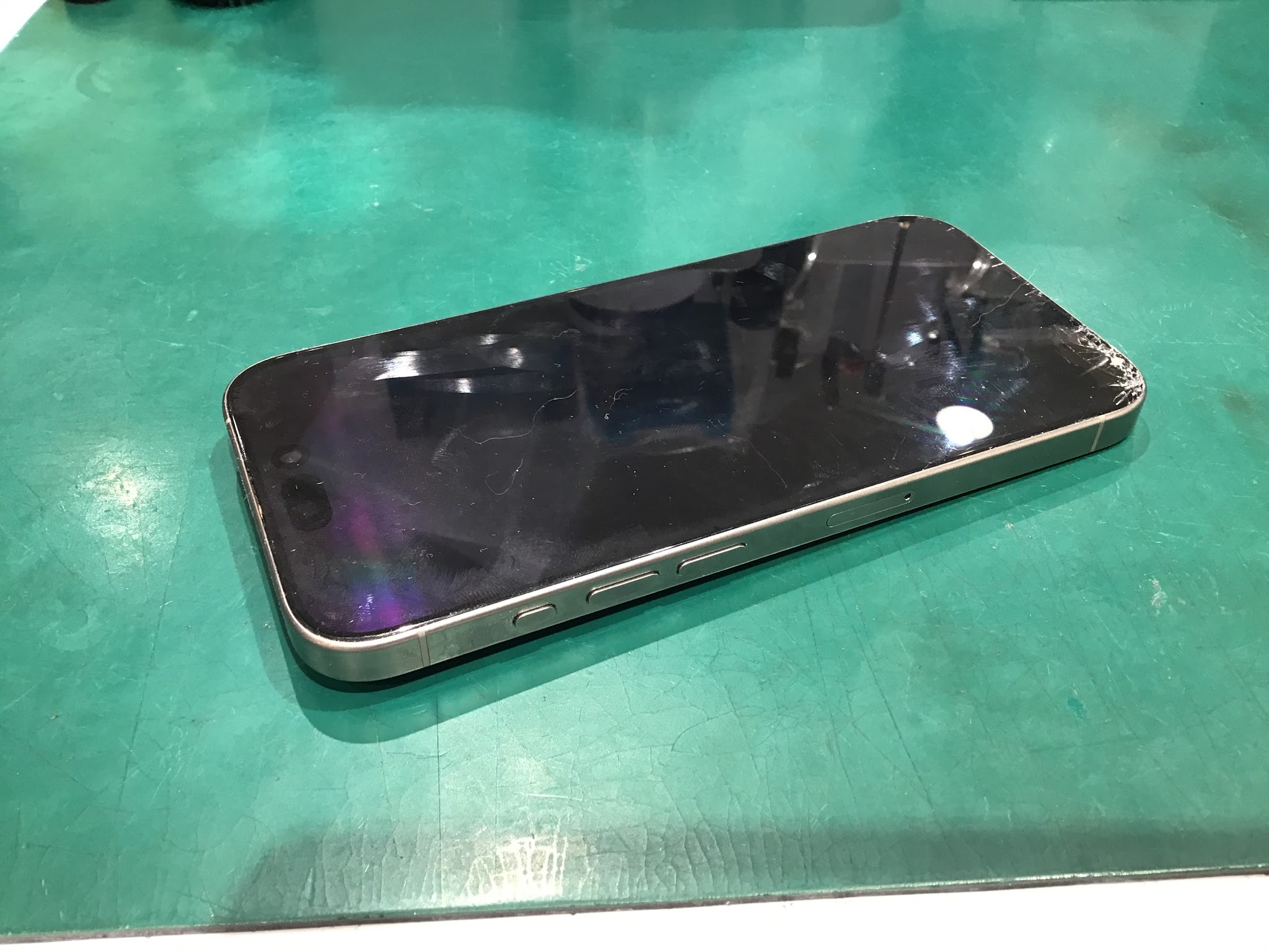 iPhone15Proの画面交換を承りました。【スマホ修理工房丸井錦糸町店】